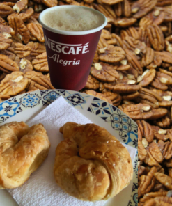 2 Medialunas + Capuchino Sabores